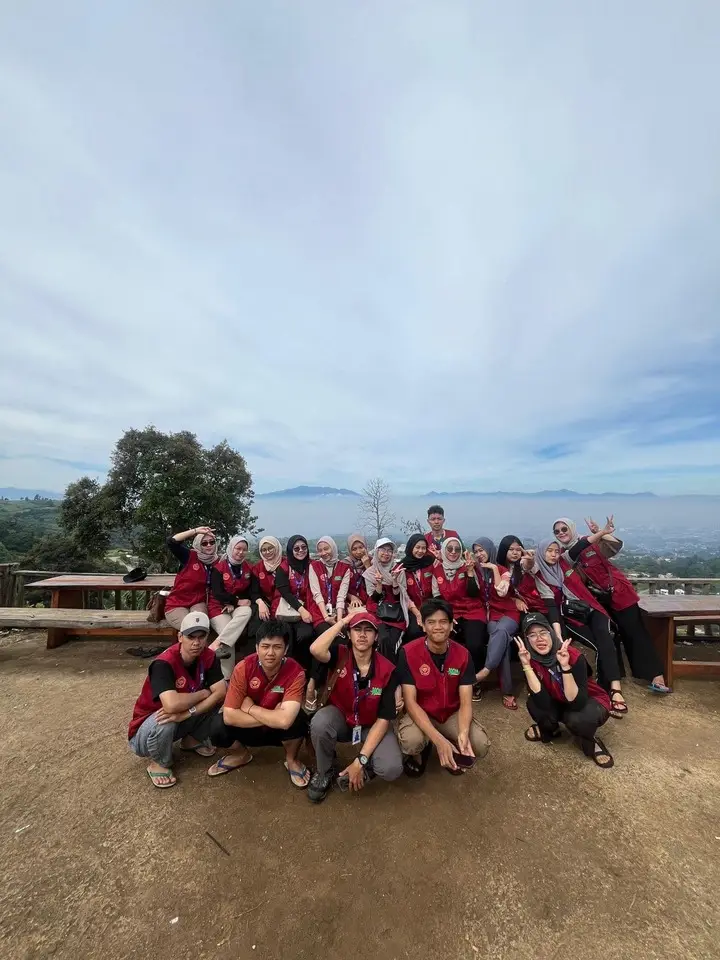 Artikel KKN Universitas Al Ghifari: KKN Kelompok 10 Navina Dhara Tanam Semangat Lewat Kegiatan Berkebun Cabai Bersama Warga